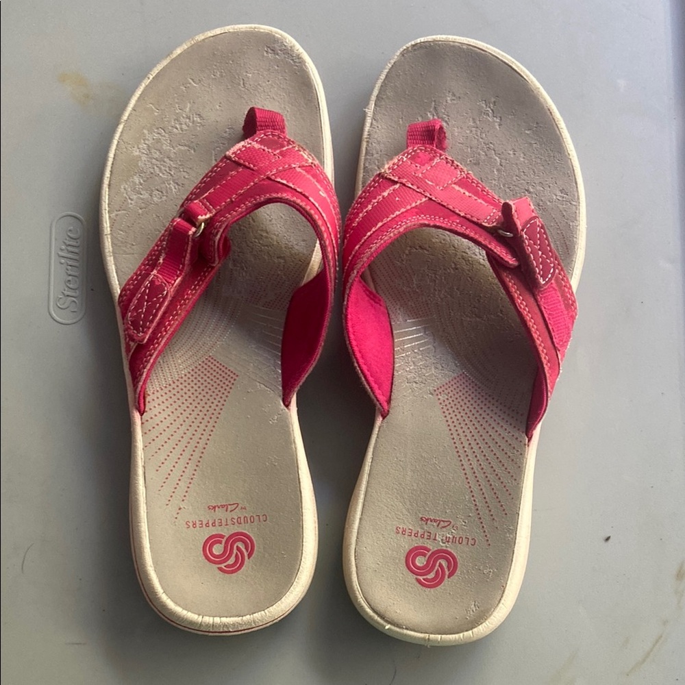 Clarks Women's Pink Sandals 5.5